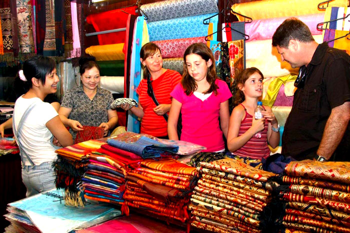 Silk shop in Van Phuc Village